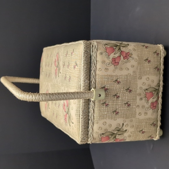 VGT,Cream,Floral,Woven Handle Sewing Basket. - Picture 6 of 15